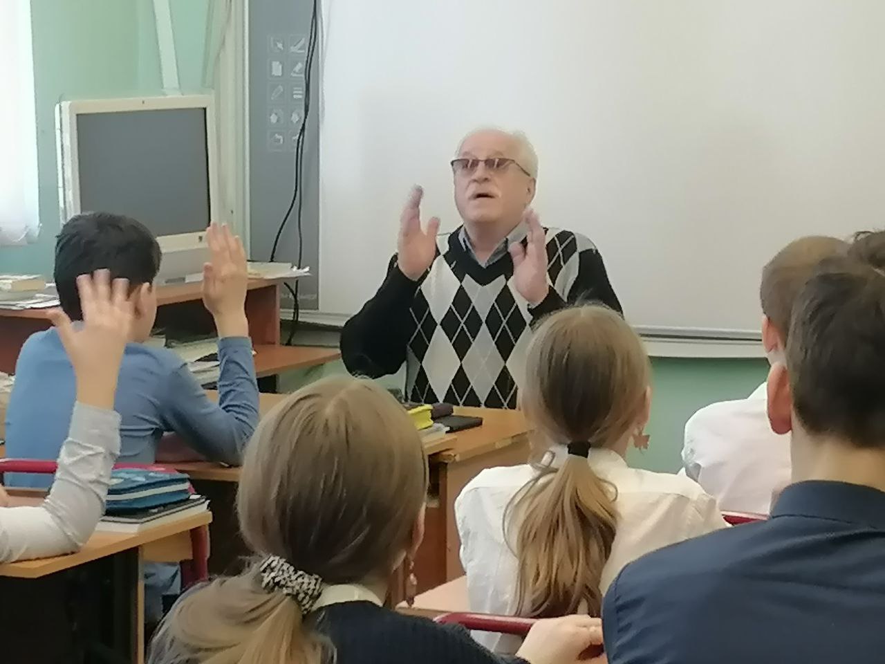 12 апреля состоялась встреча учащихся 5 Б класса с мурманским детским писателем Сергеем Анатольевичем Алешиным..