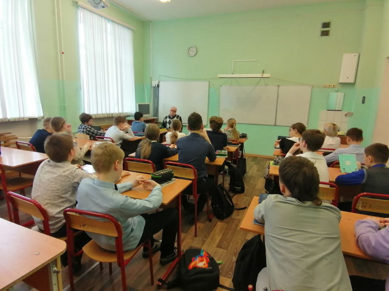 12 апреля состоялась встреча учащихся 5 Б класса с мурманским детским писателем Сергеем Анатольевичем Алешиным..